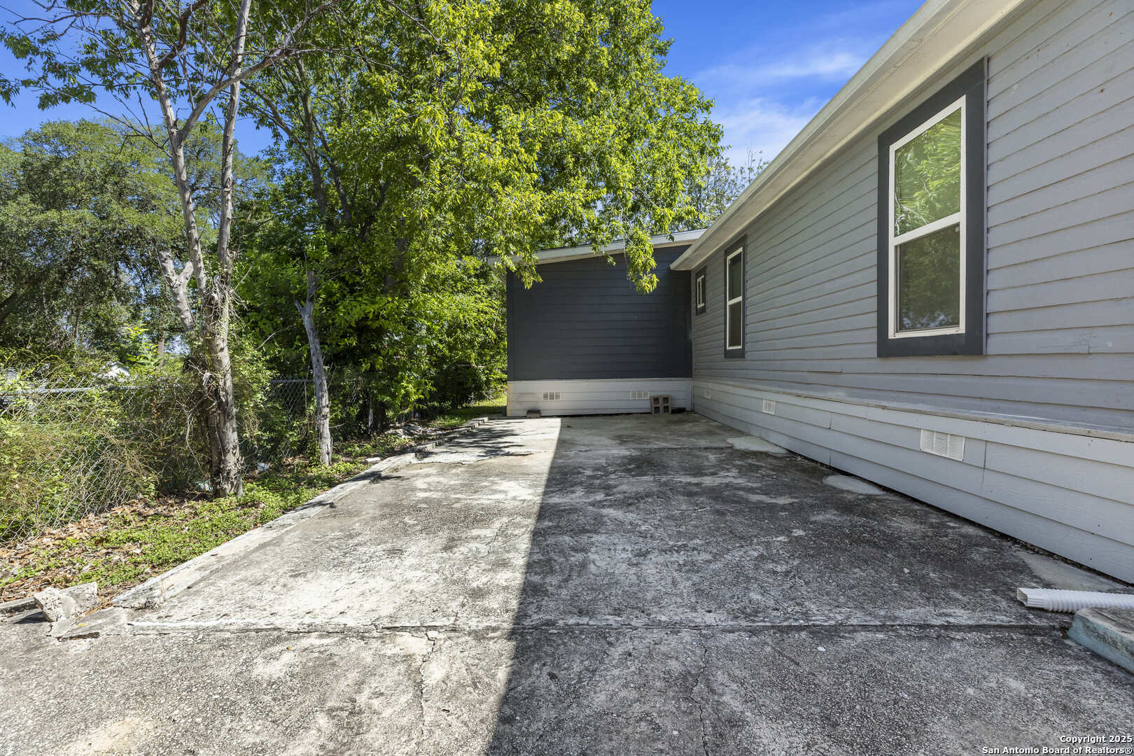 Property Photo: 1611 Carson TX 78208