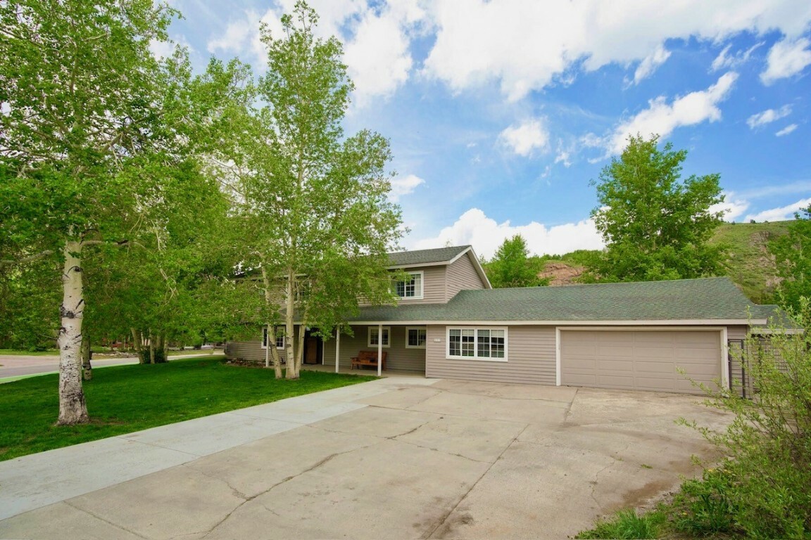 Property Photo:  897 Deer Path Road  CO 80435 