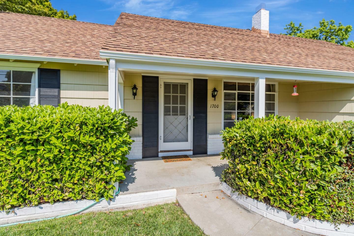 Property Photo: 1700 Parkhills Avenue CA 94024