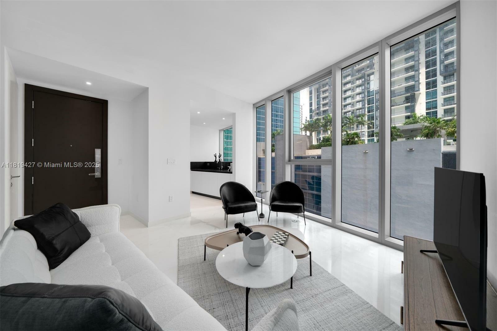 Property Photo: 300 Biscayne Blvd Way 1005 FL 33131