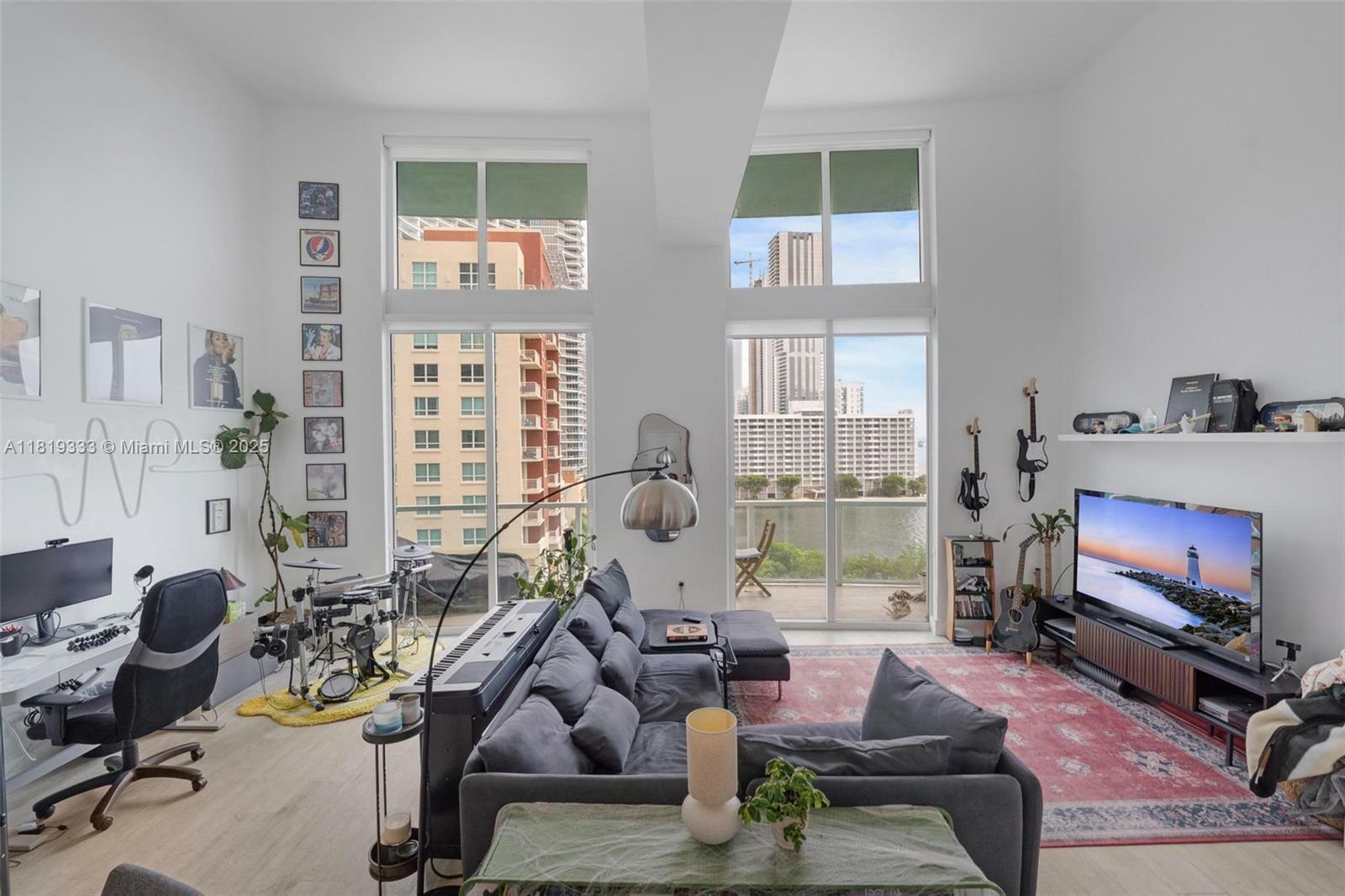 Property Photo:  1900 N Bayshore Dr 1008  FL 33132 