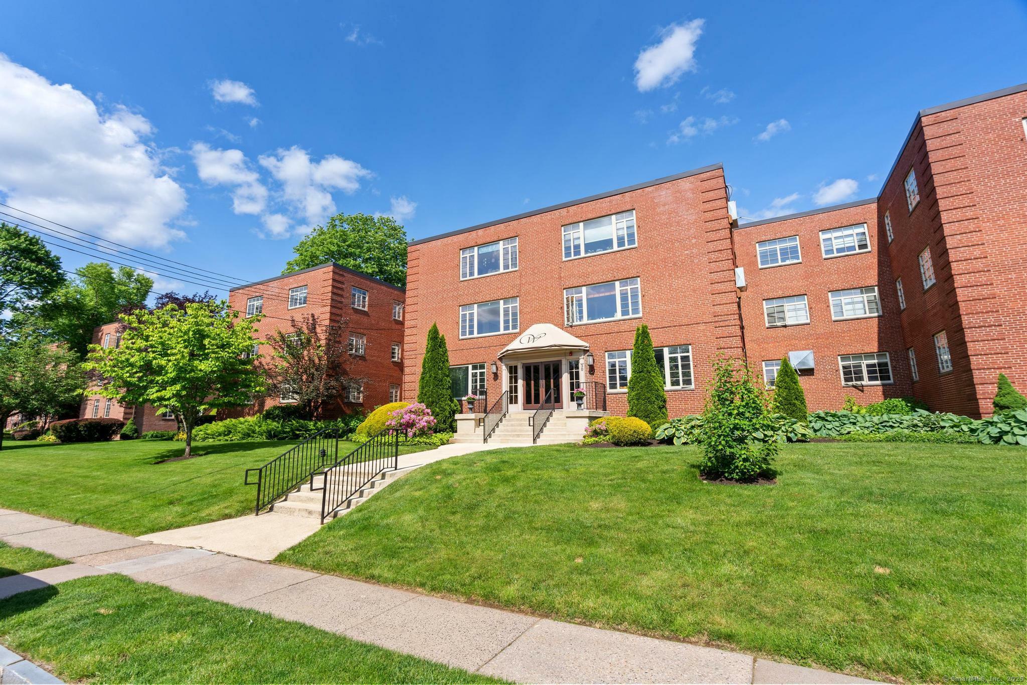 Property Photo: 30 Outlook Avenue Apt 306 CT 06119