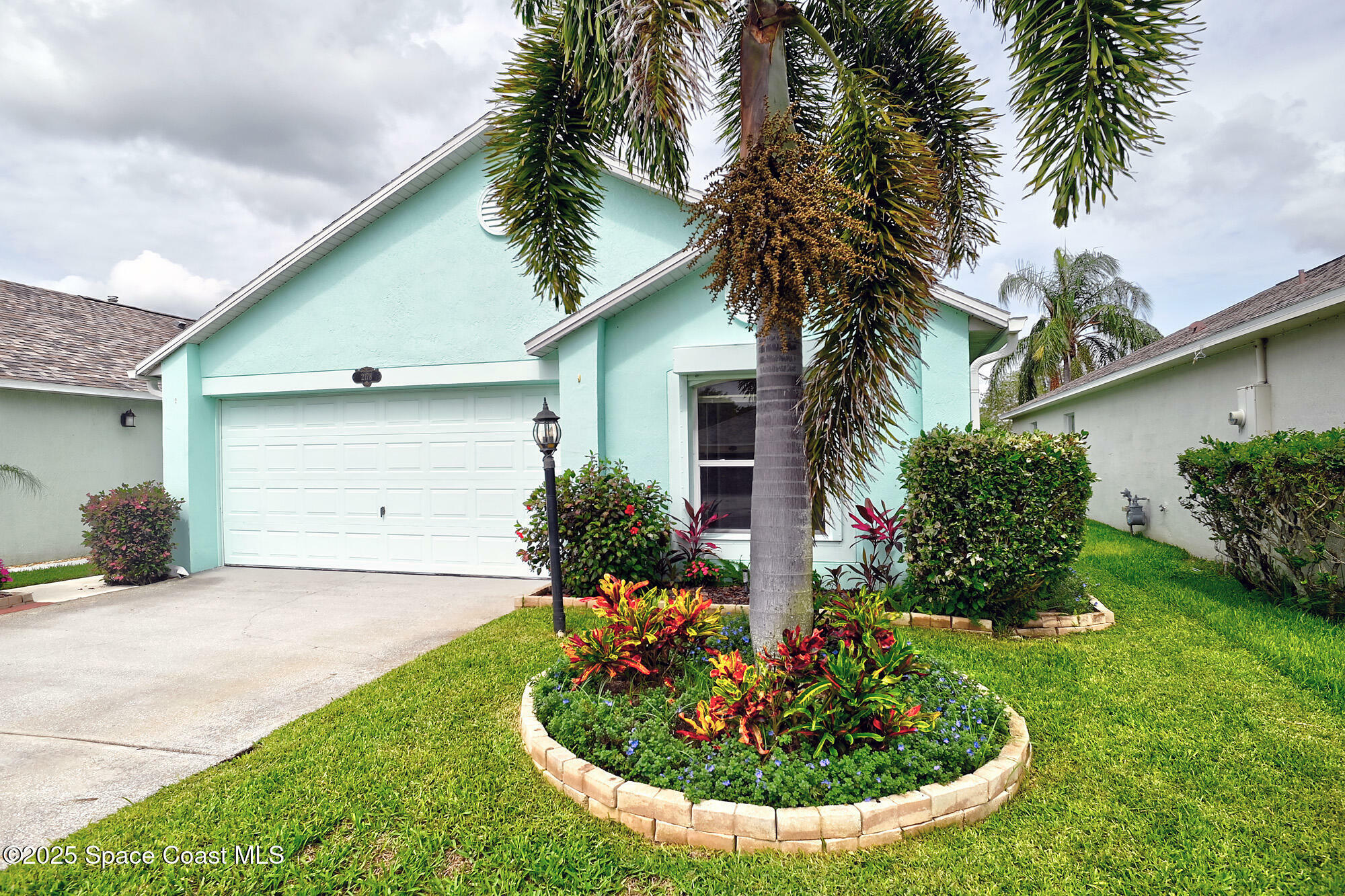 Property Photo: 2178 Redwood Circle NE FL 32905