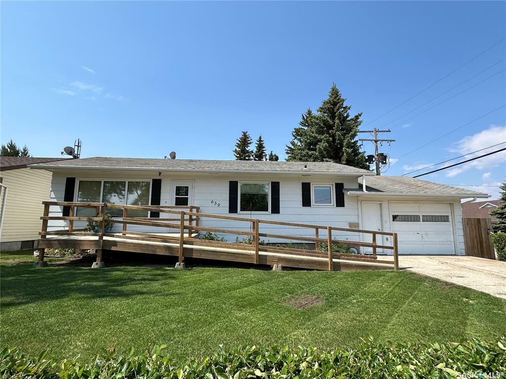 Property Photo: 639 16th Street SK S0K 2A0