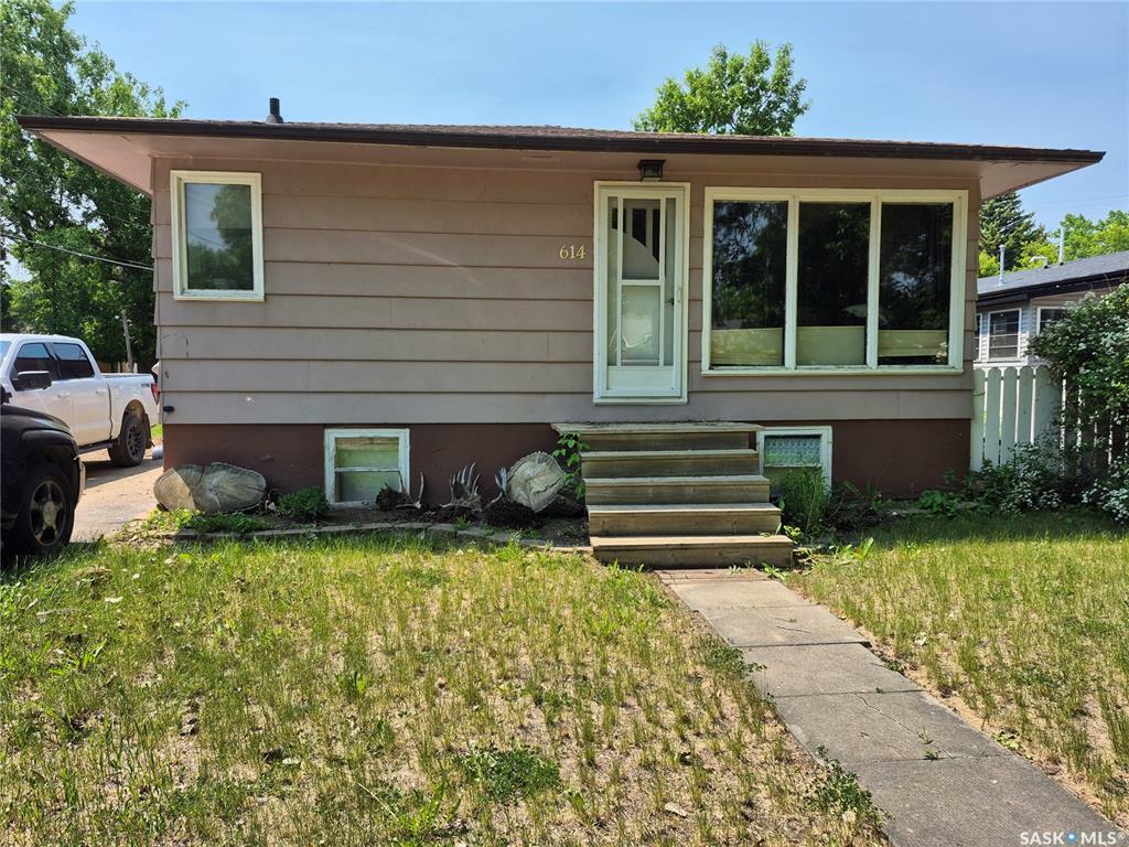 614 Mann Avenue  Radville SK S0C 2G0 photo
