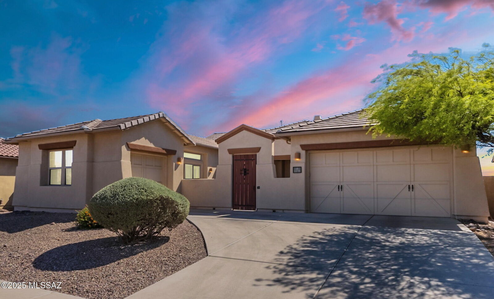 Property Photo: 13715 N Tessali Way AZ 85755