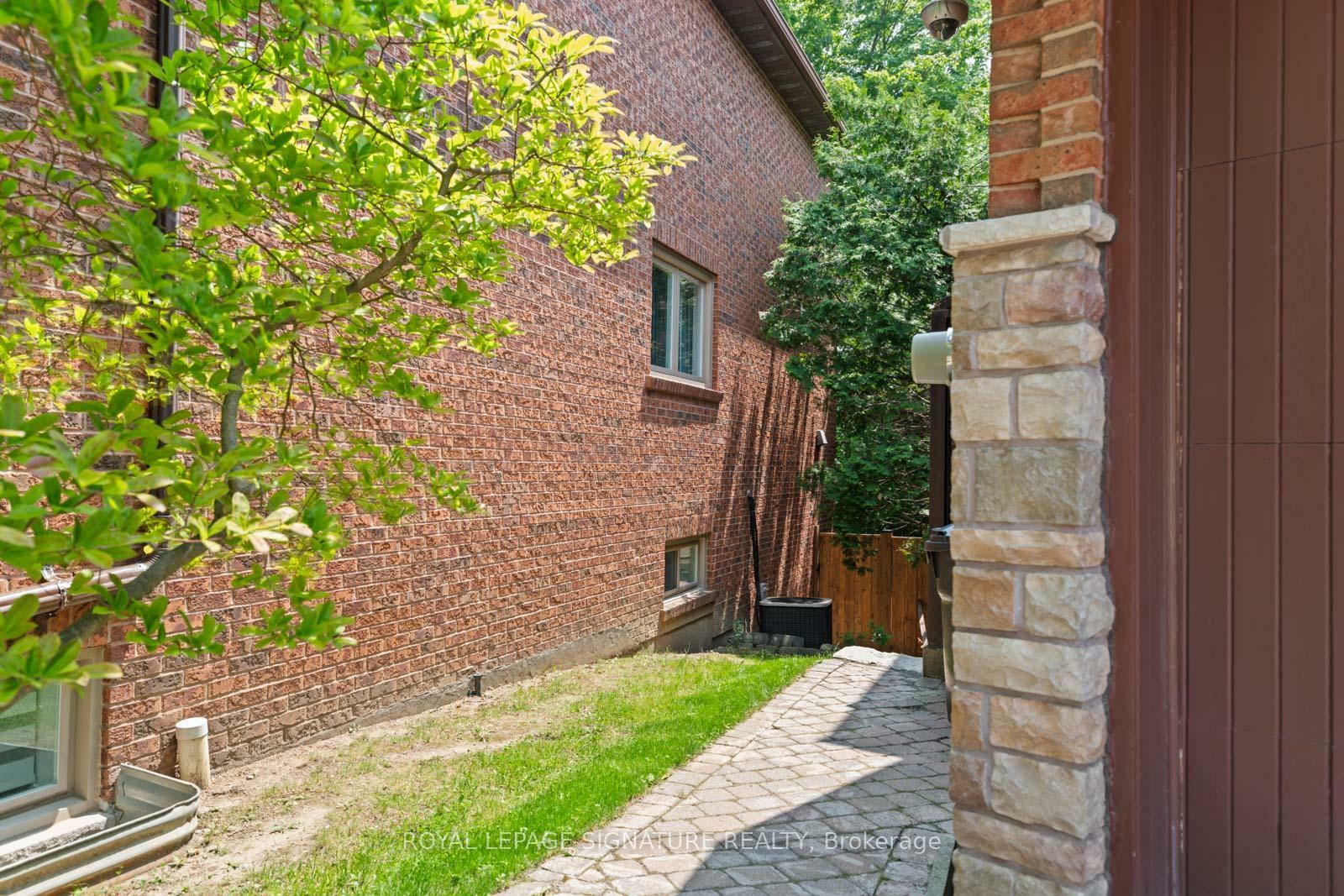 Property Photo: 23 Brandy Court ON M3B 3C6