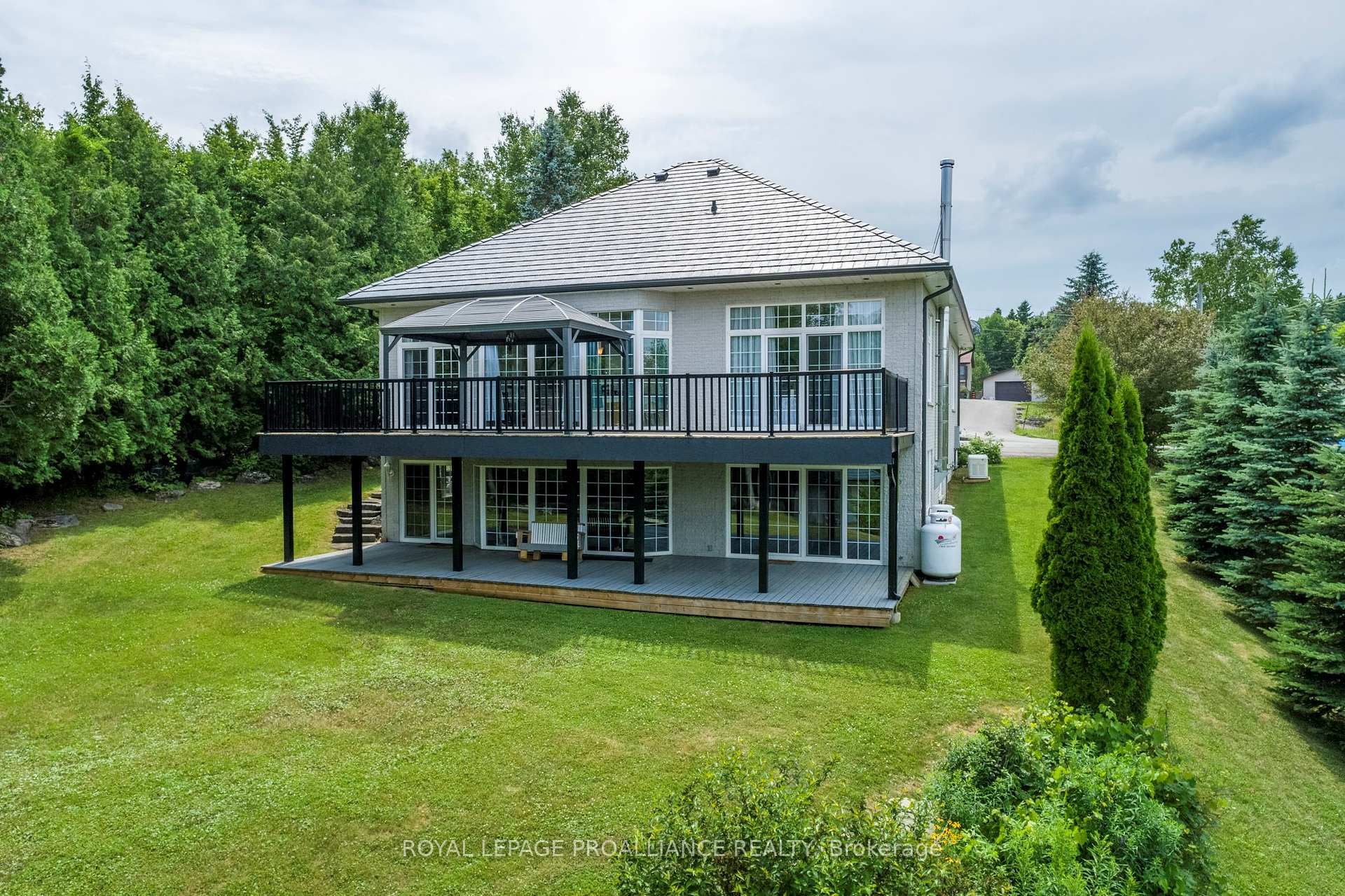 Property Photo: 137 Sumcot Drive ON K0L 1J0