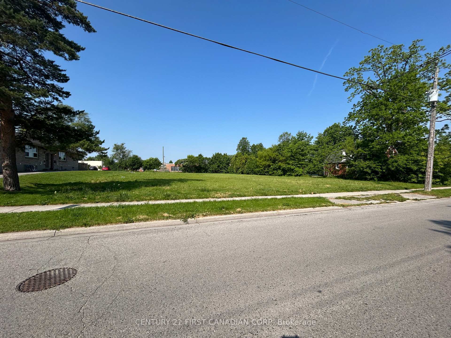 225 Greenwood Avenue  London South ON N6J 3G5 photo