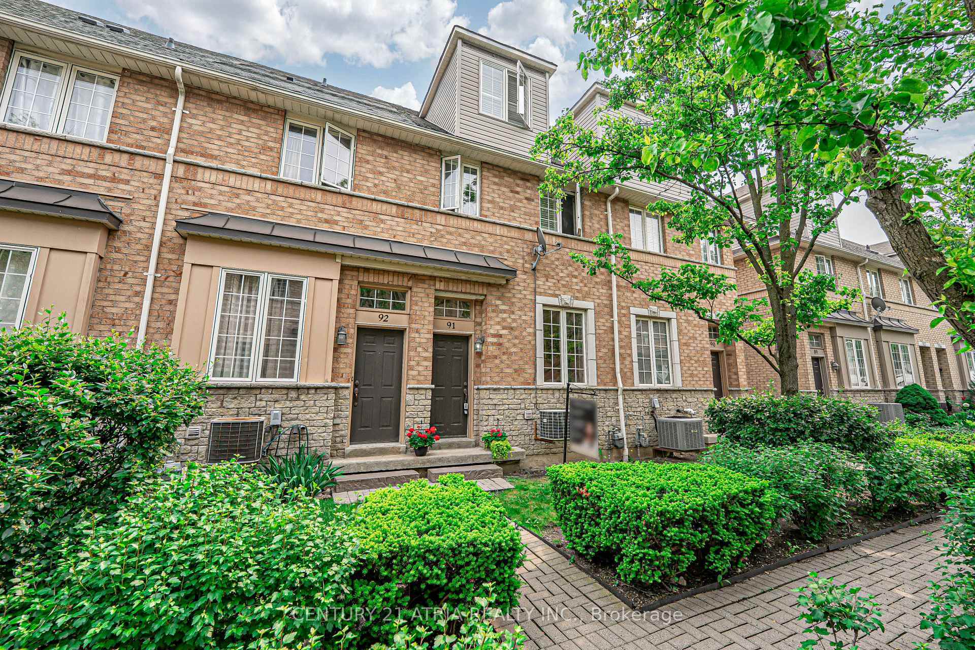 Property Photo: 23 Observatory Lane 91 ON L4C 0M7