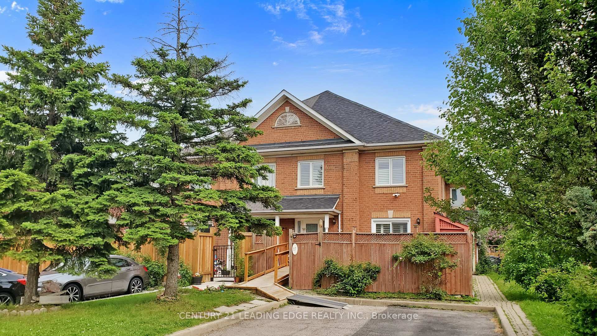 17 Pressed Brick Drive  Brampton ON L6V 4K3 photo