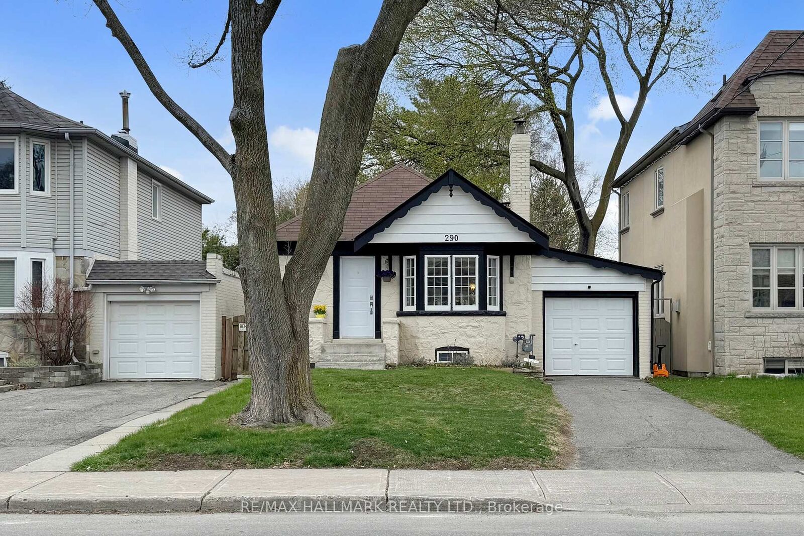 Property Photo: 290 Laird Drive ON M4G 3X5