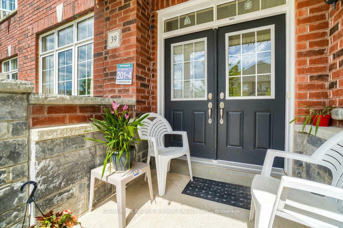 Photo de la propriété: 39 Wardenwood Drive ON L6R 3W4