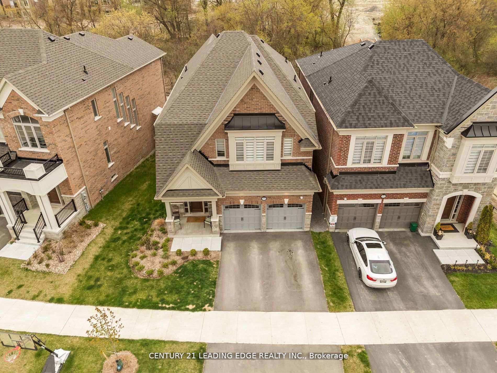 Photo de la propriété: 89 Deer Ridge Crescent ON L1P 0T2