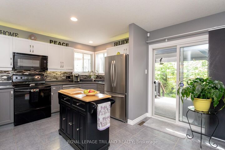 Property Photo:  53 Augusta Crescent  ON N5R 6K1 