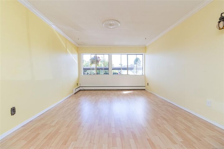 Property Photo: 964 Heywood Ave 118 BC V8V 2Y5