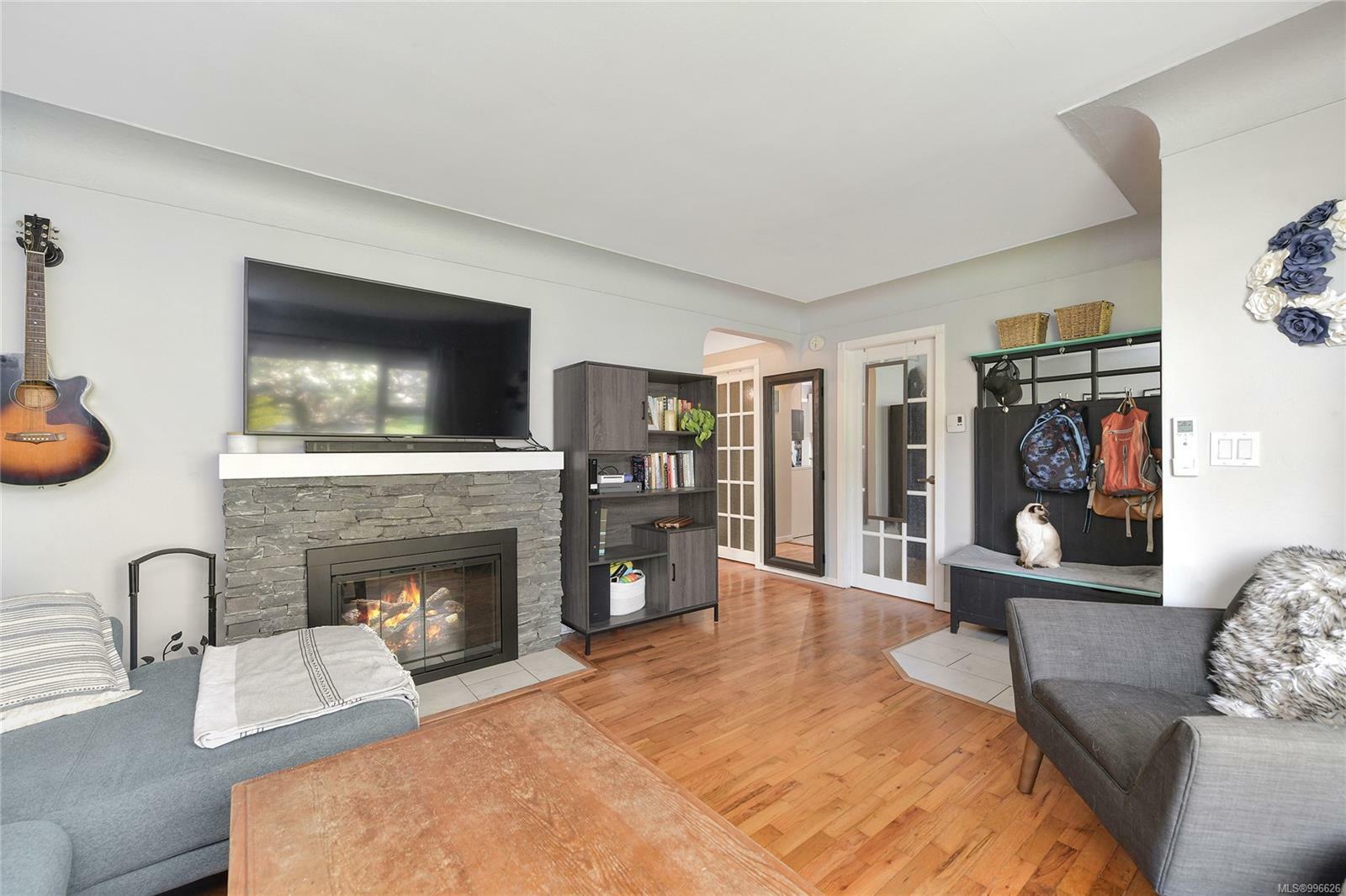 Photo de la propriété: 89 Regina Ave BC V8Z 1J2