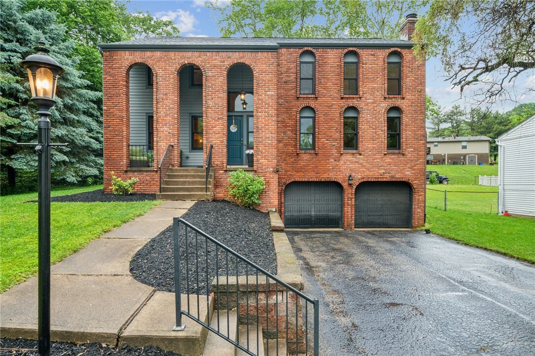 576 Shumaker Dr  Monroeville PA 15146 photo