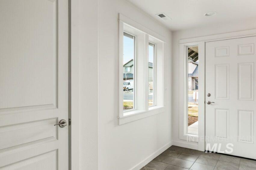 Property Photo: 1116 N Peakhurt Ave ID 83634