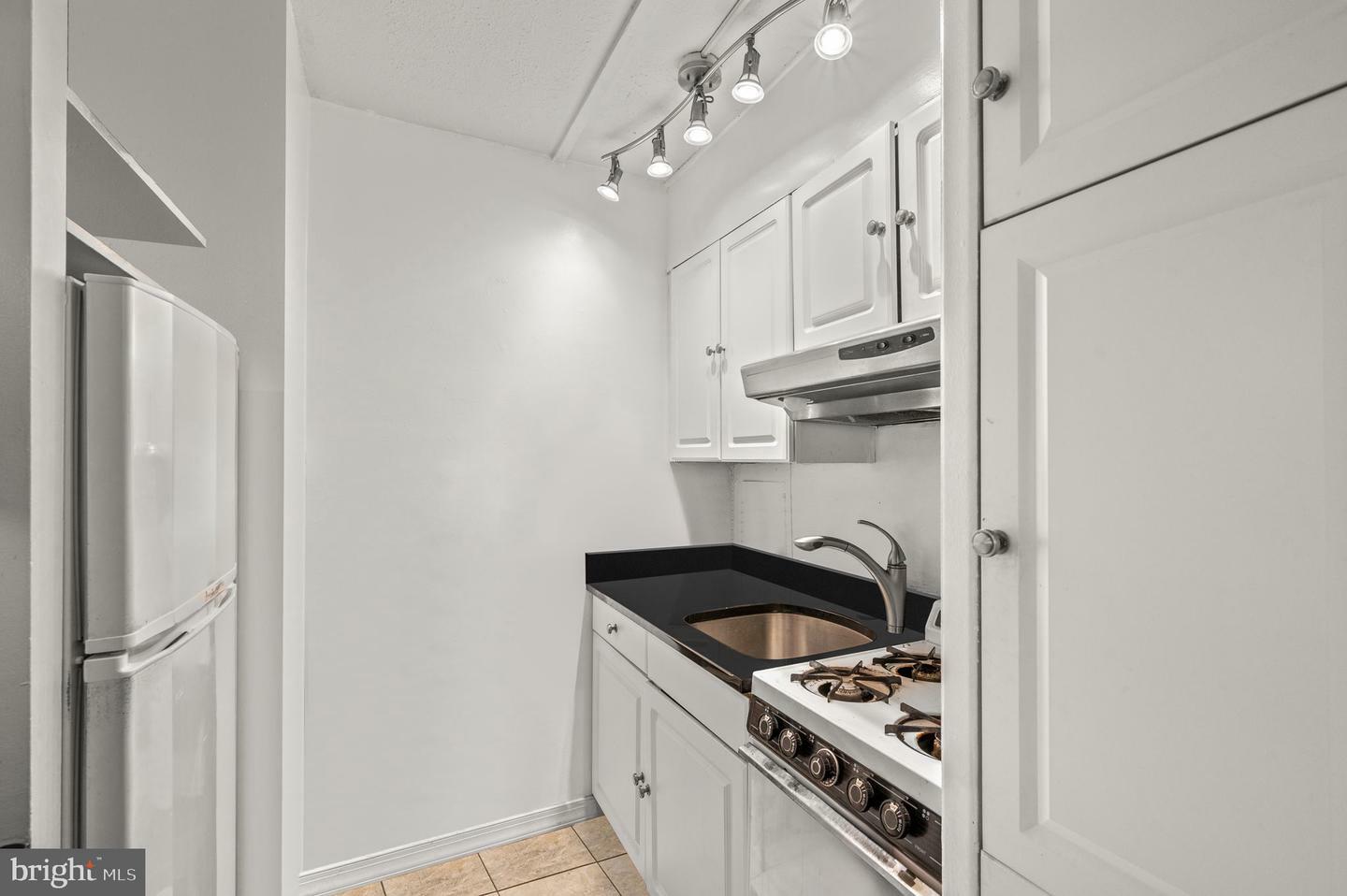Property Photo: 2101 Chestnut Street 17 1613 PA 19103