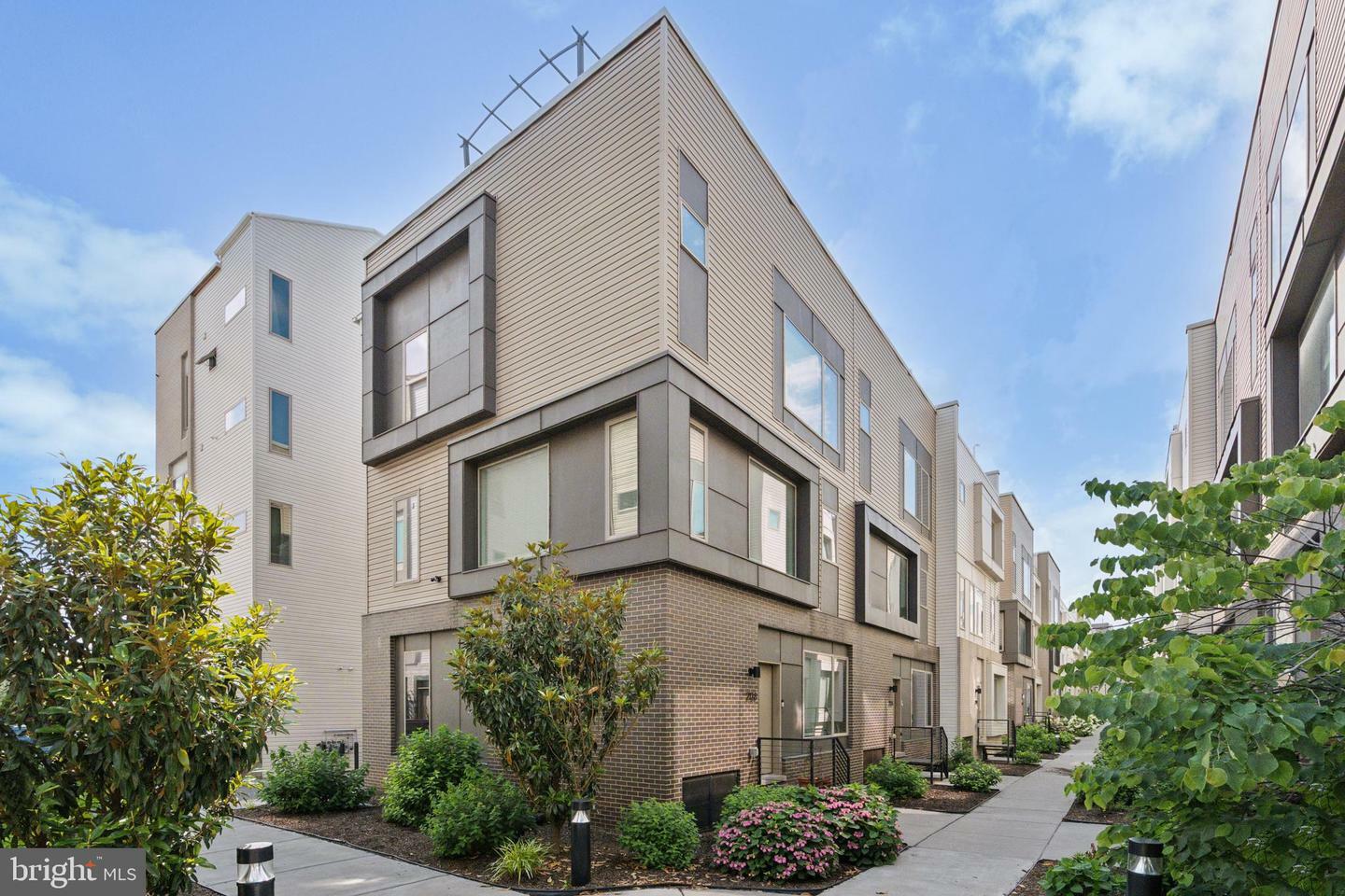 Property Photo: 2128 Kensington Walk PA 19125