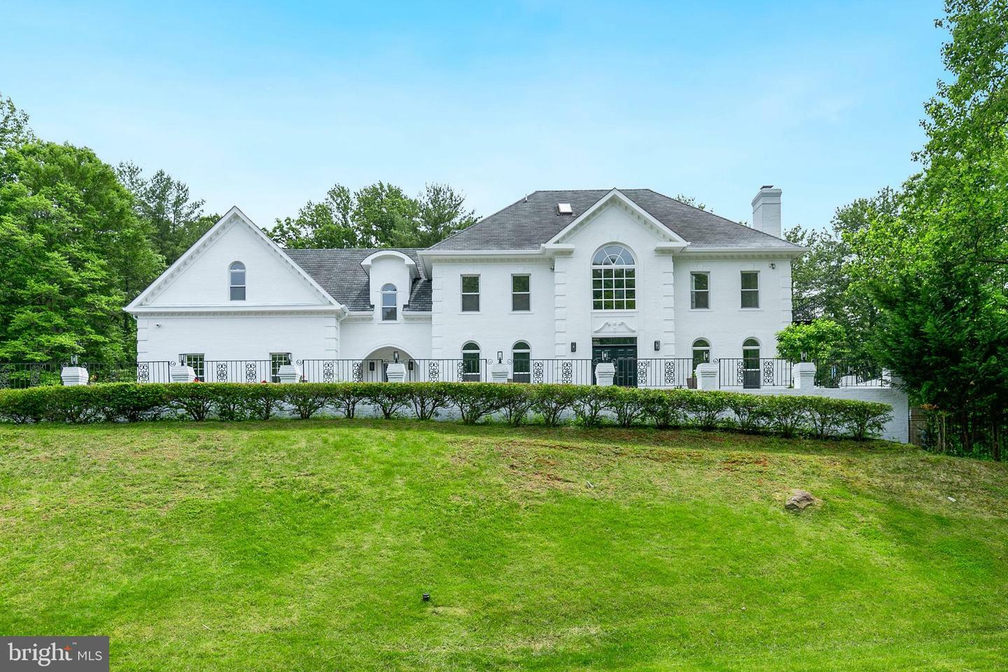 Property Photo: 6801 Capri Place MD 20817
