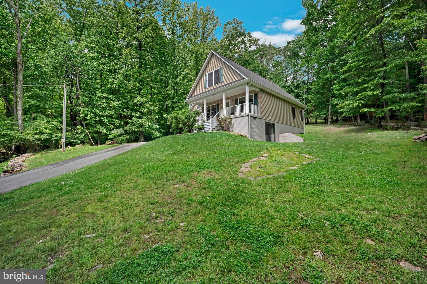 Property Photo: 16206 Tiffany Lane VA 20169