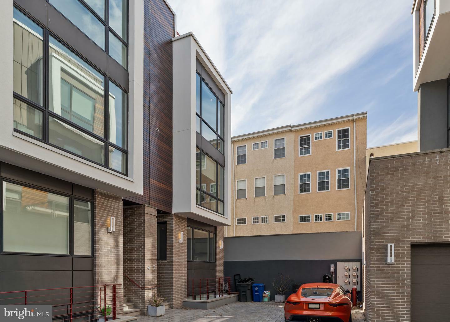 Property Photo: 204 W Laurel St 3 PA 19123
