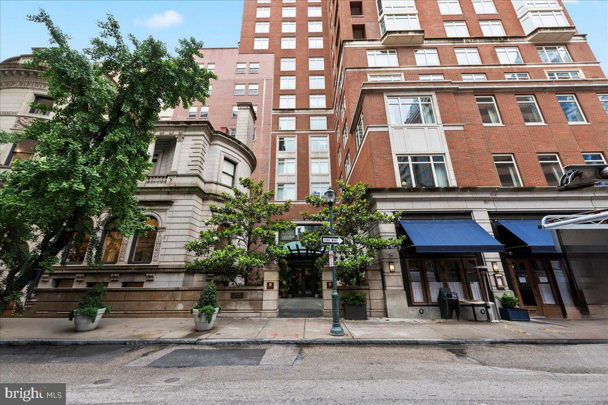 Property Photo: 130 S 18th Street 905 PA 19103