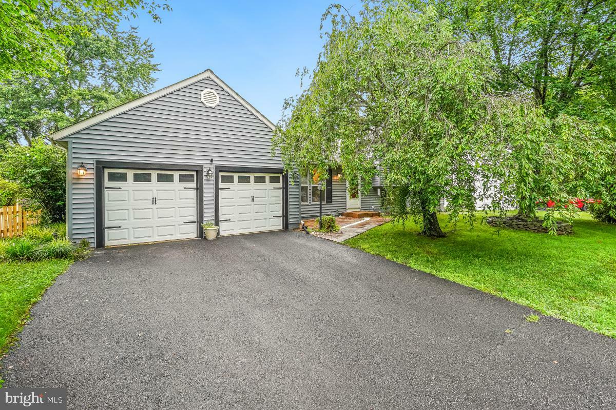 Property Photo: 111 Sue Ann Court VA 20164