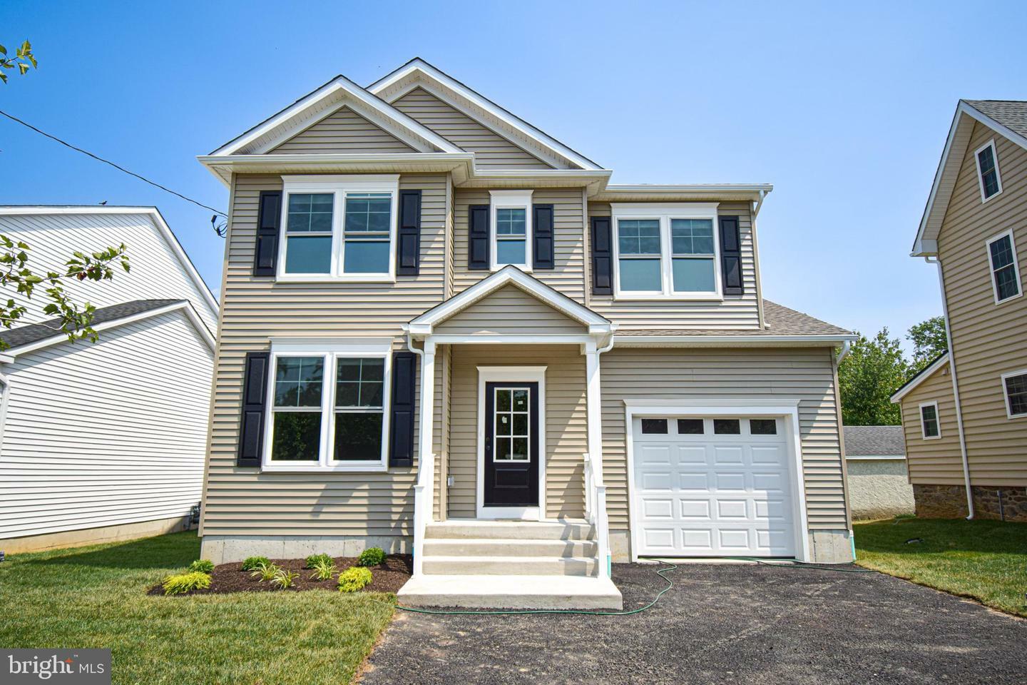 Property Photo: 904 Pleasant Avenue PA 19038