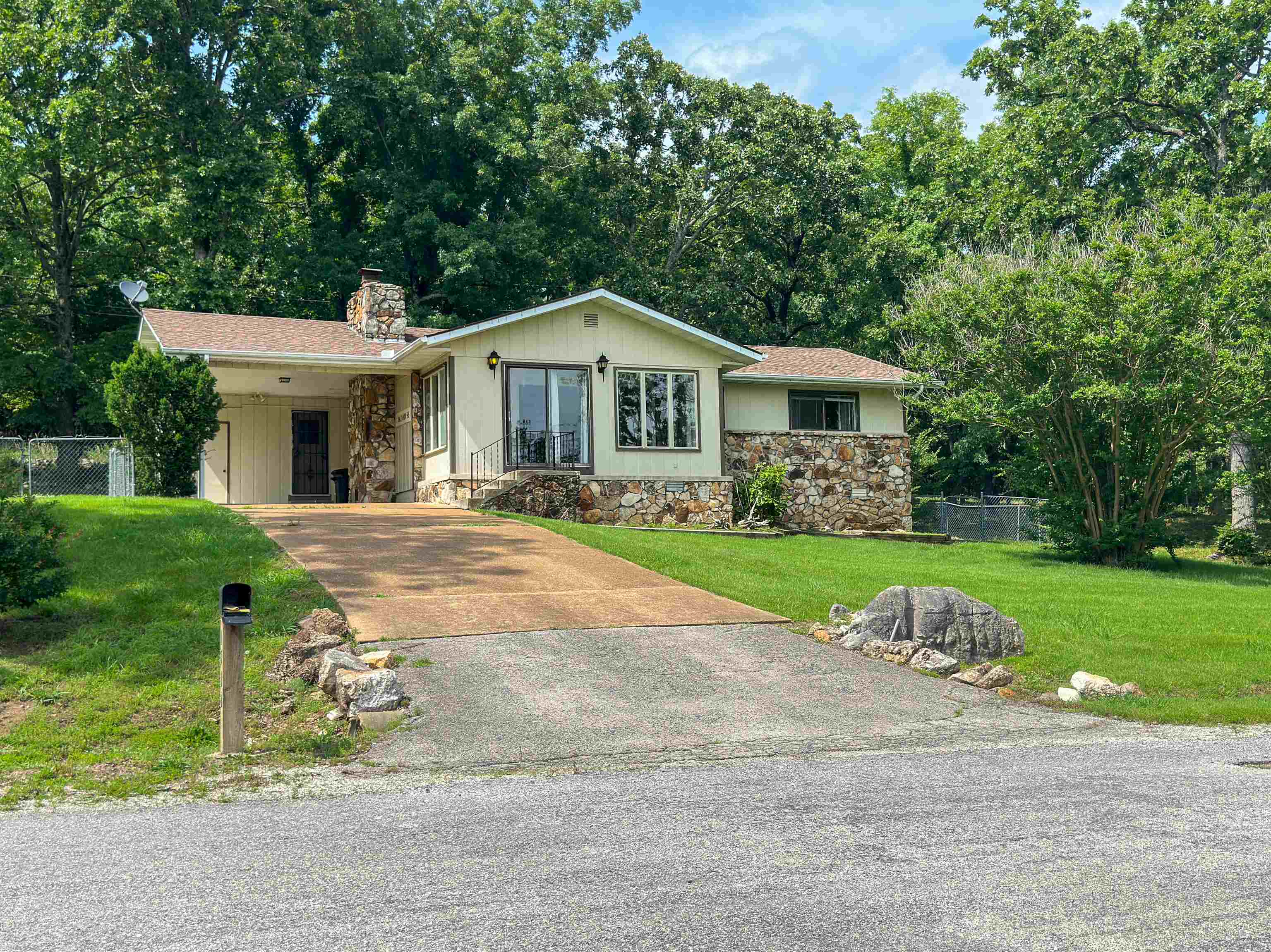 1502 E Emerald Cove Drive  Horseshoe Bend AR 72512 photo