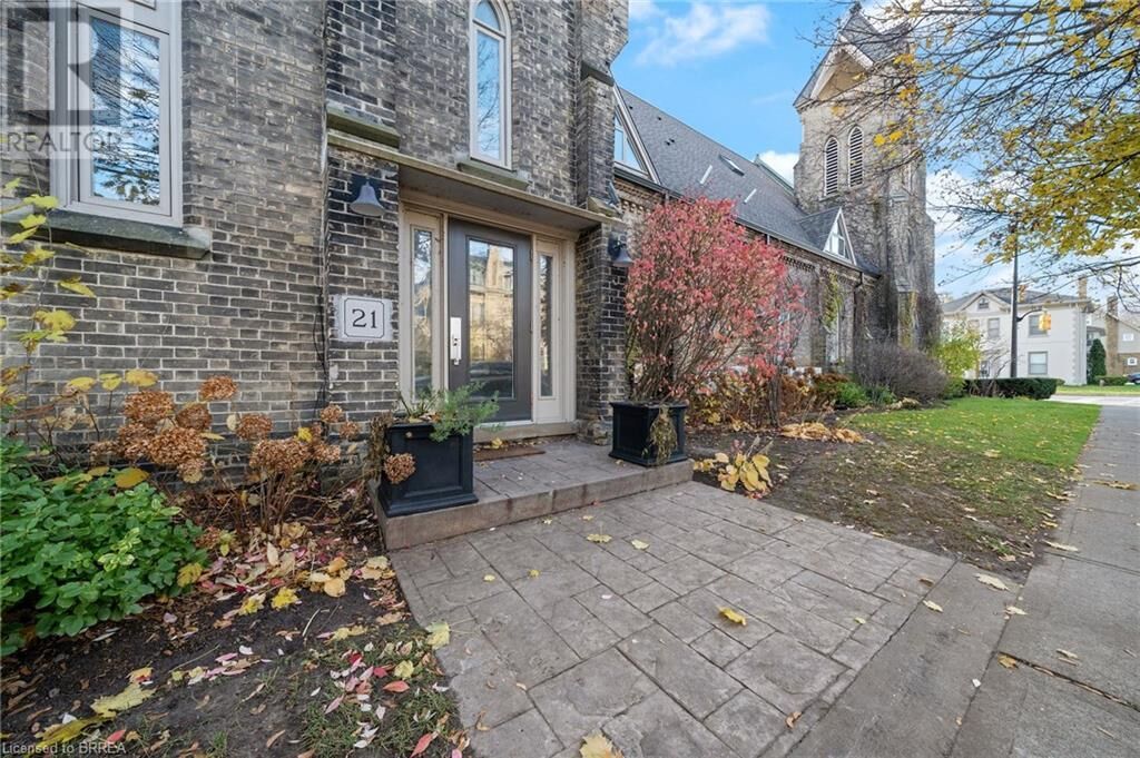 Property Photo:  21 Richmond Street 206  ON N3T 3X9 