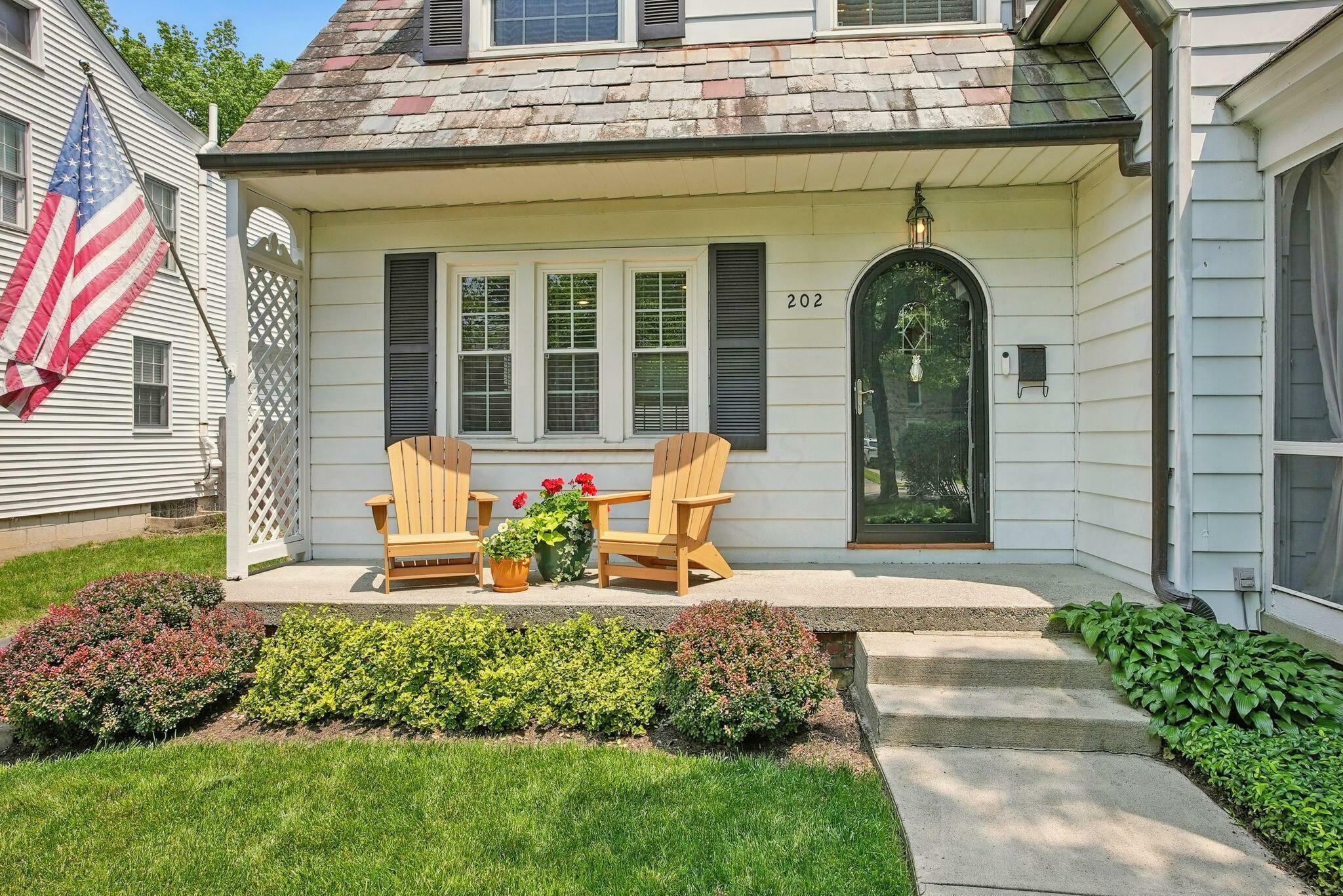 Property Photo:  202 N Stanwood Road  OH 43209 