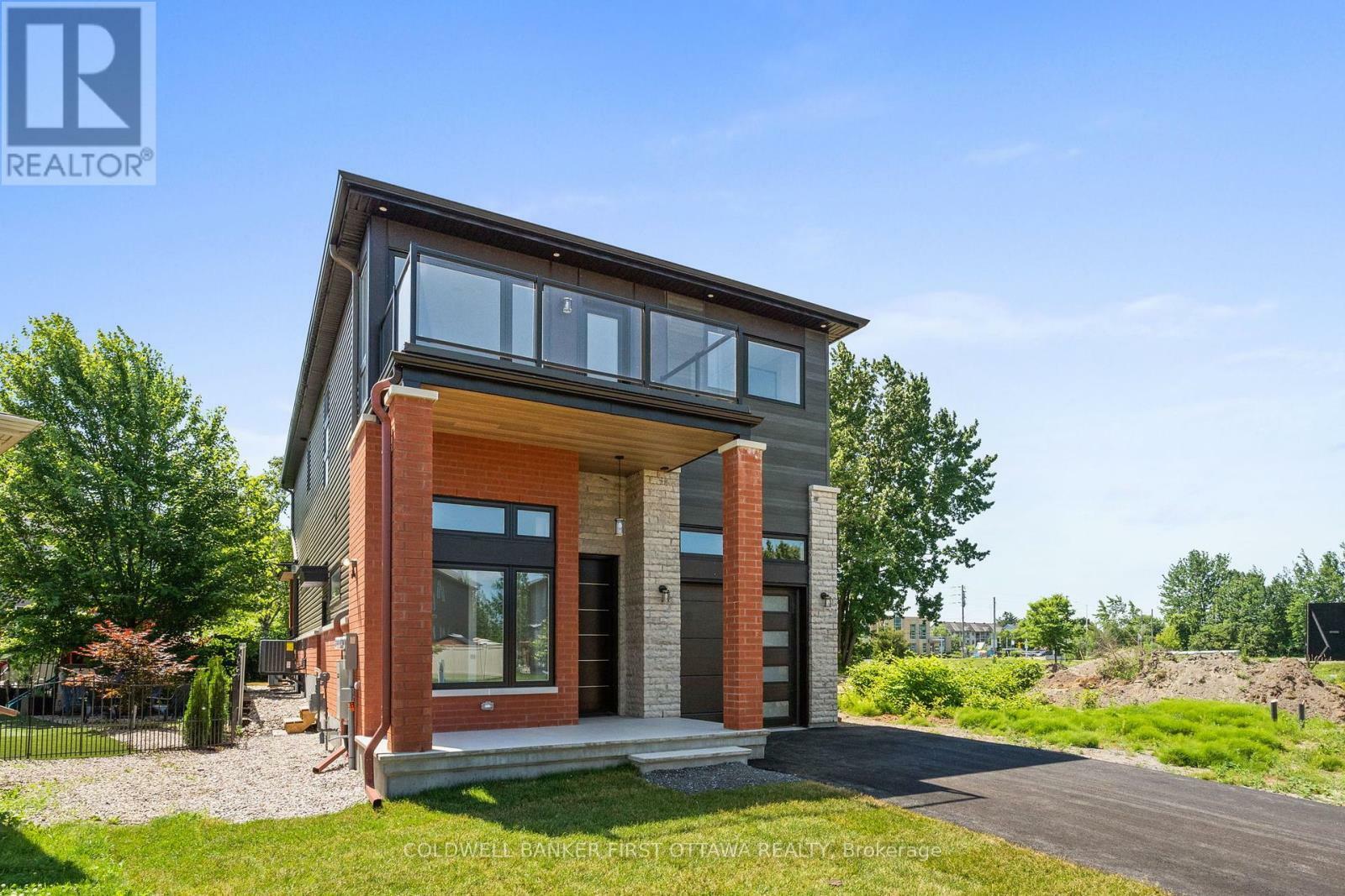 Property Photo: 279 Enclave Walk ON K1W 0J5