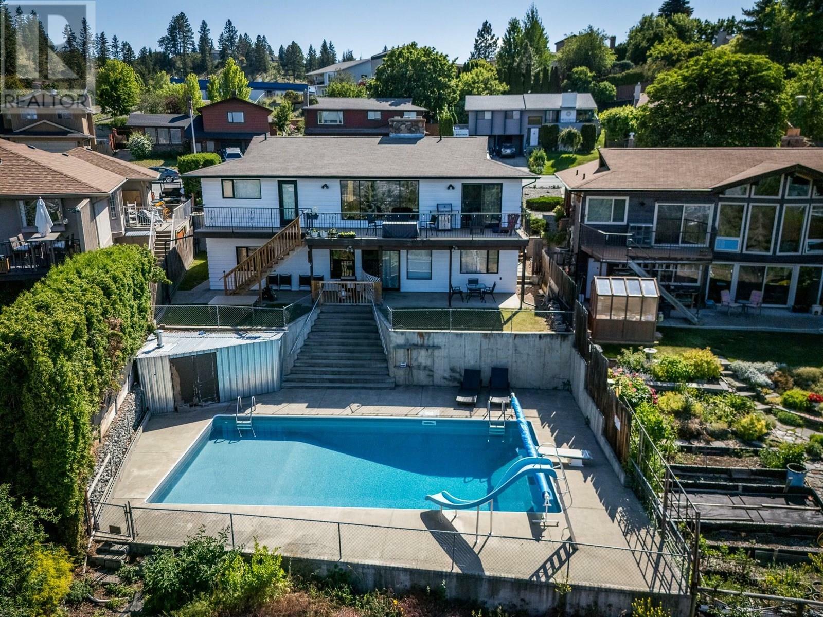 Property Photo: 356 Gleneagles Drive BC V2E 1Z4