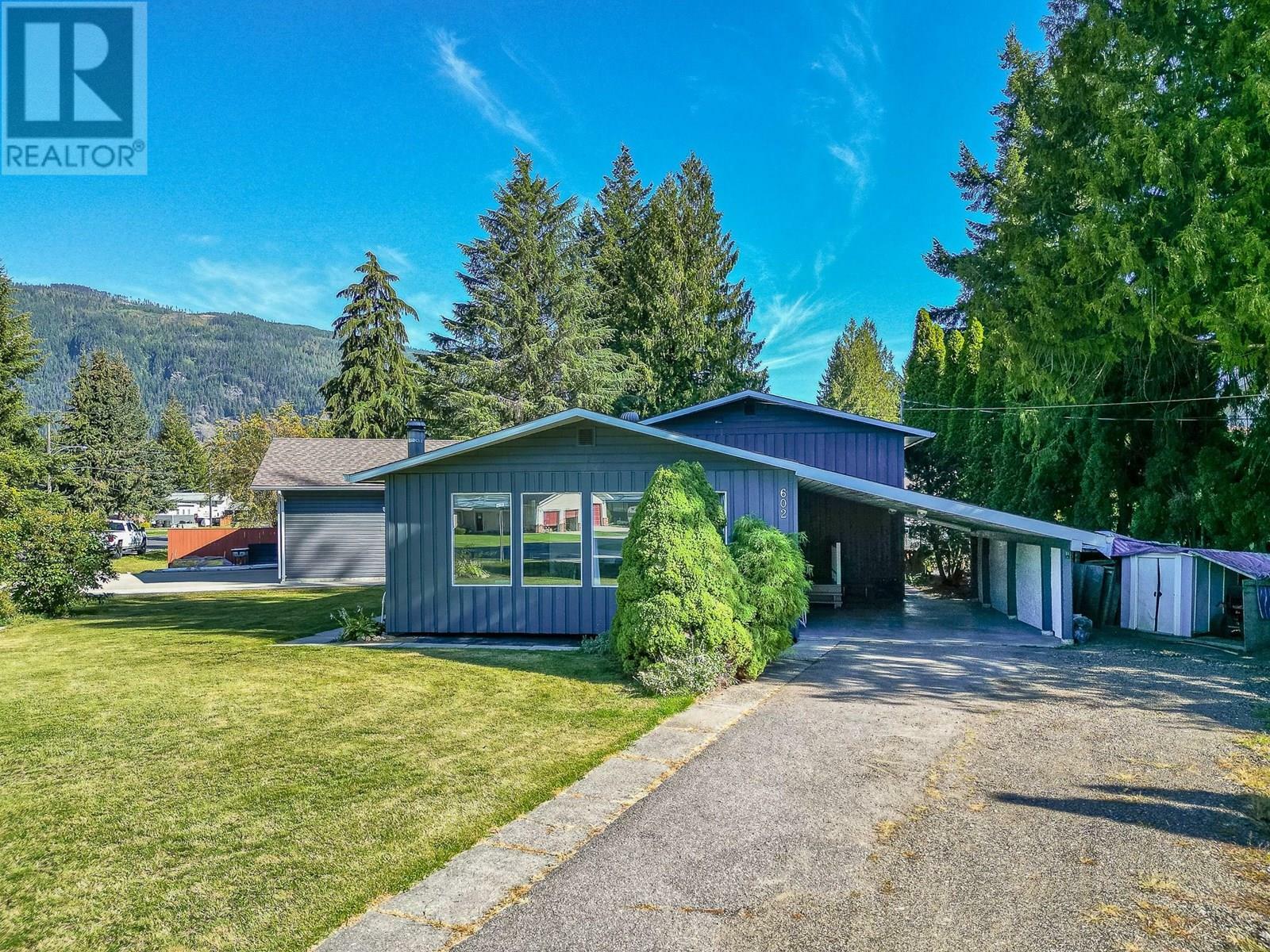 Property Photo: 602 Maple Street BC V0E 2V1