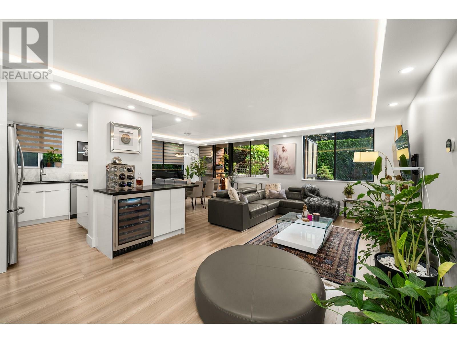 Photo de la propriété: 555 13th Street L1 BC V7T 2N8