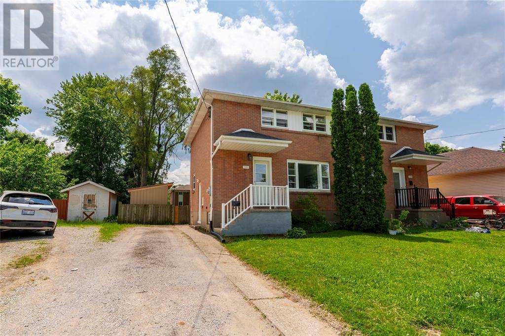 Photo de la propriété: 1101 Eastlawn Avenue ON N7S 1X5