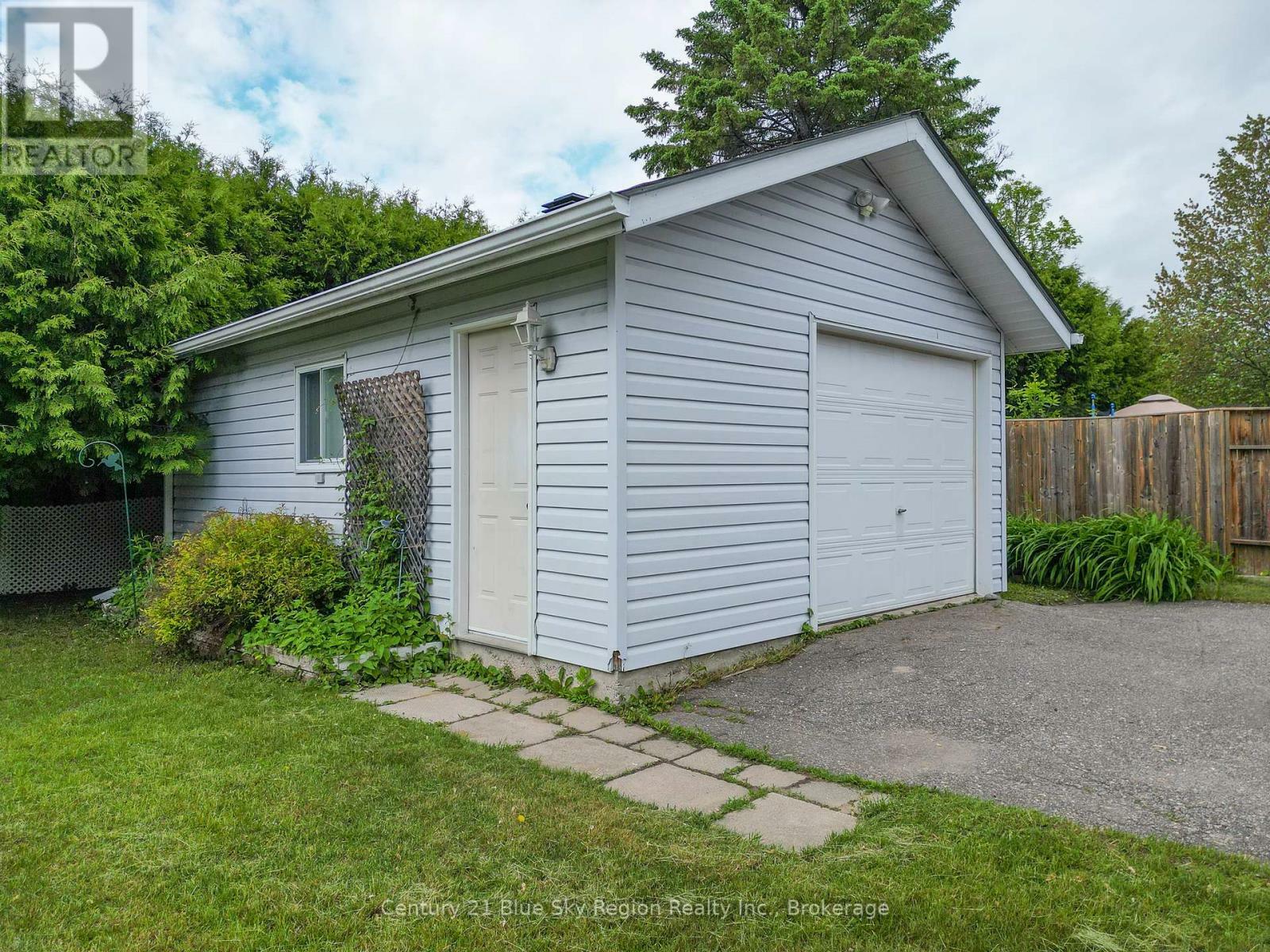 Property Photo:  43 Talon Street  ON P1A 3P1 