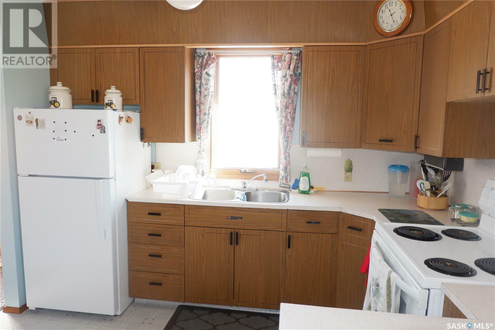 Property Photo:  2014 4th Street N  SK S0H 3R0 