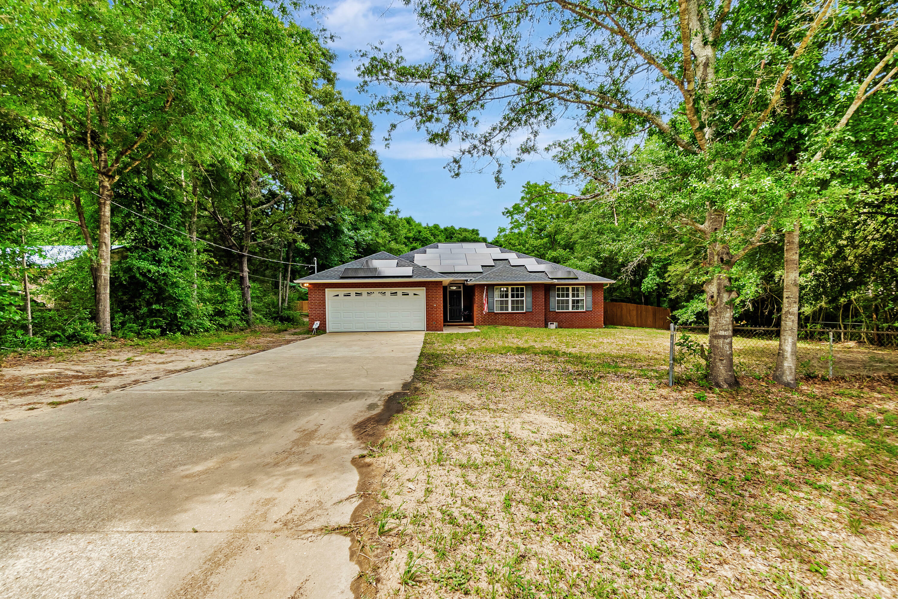 Property Photo: 121 Hillwood Drive FL 32539