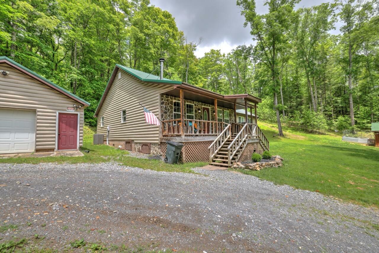 Property Photo: 2129 Canvas Nettie Rd WV 26651