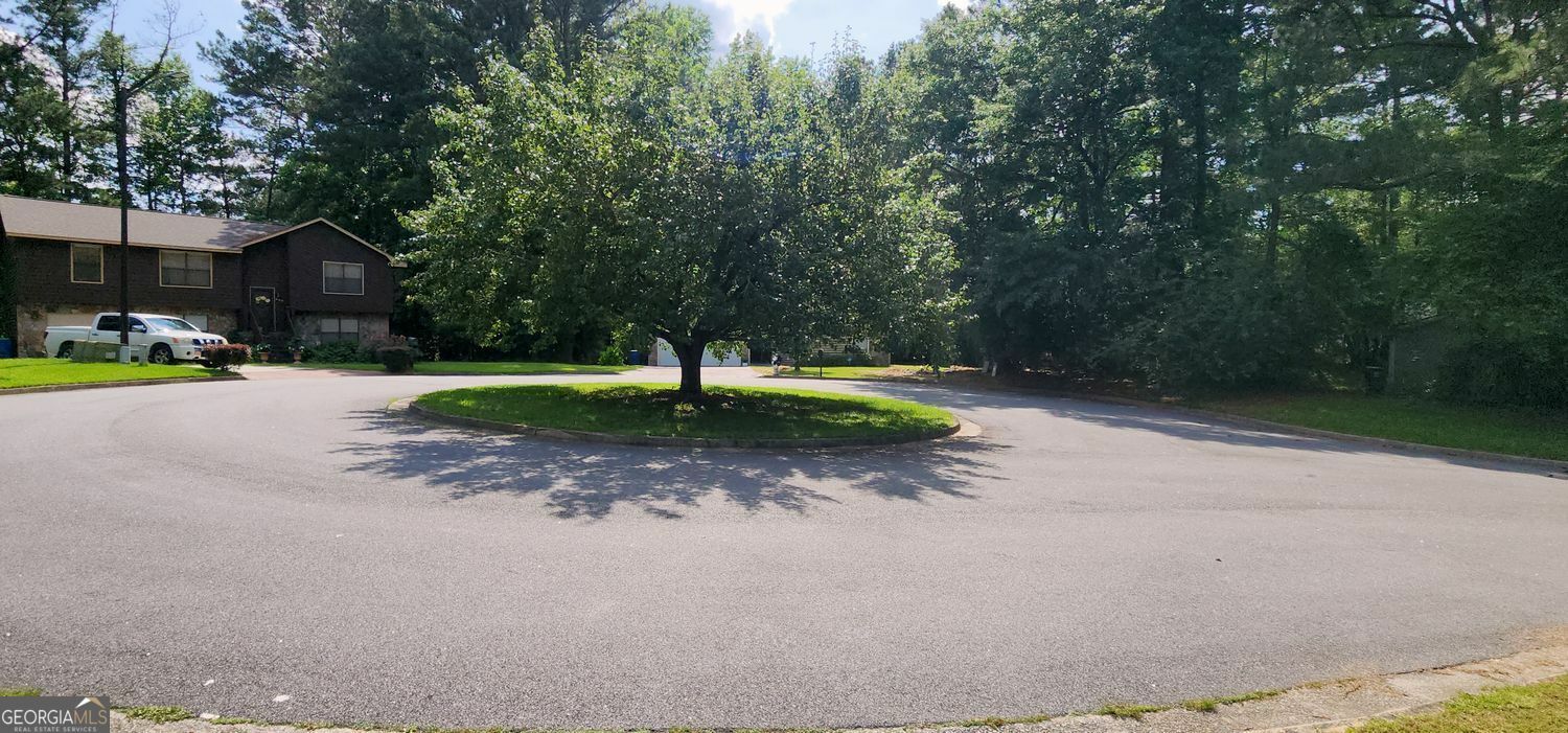 Property Photo: 200 Fox Hall Court Court GA 30349