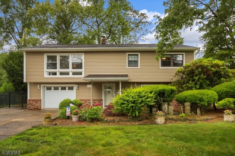 5 Edgewood Ct  Ringwood Boro NJ 07456 photo