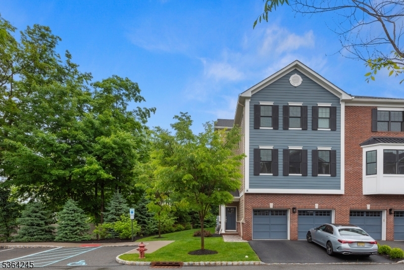 Property Photo:  4 Hanover Rd 1  NJ 07932 