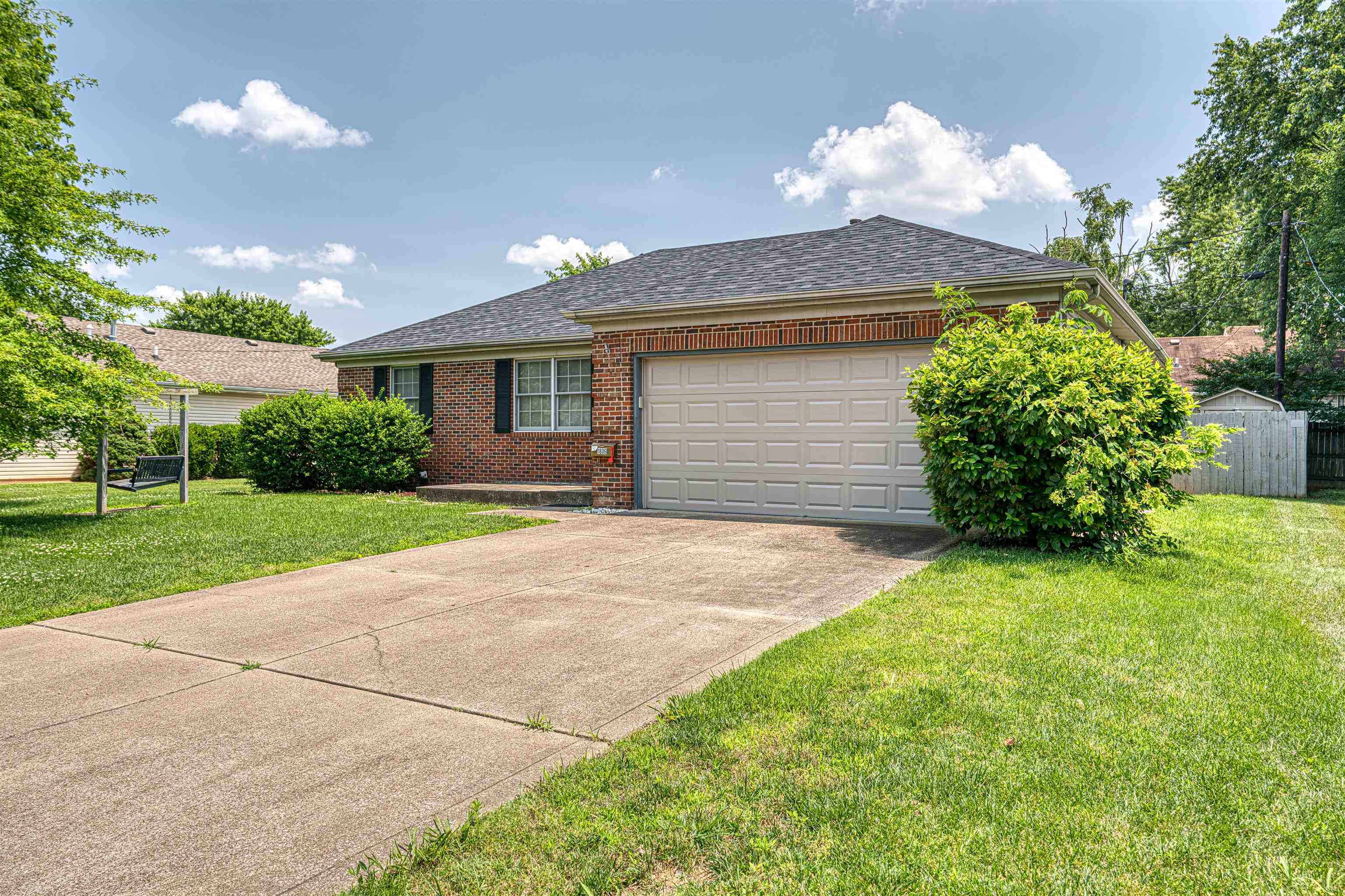 Property Photo: 1806 Kresge Drive KY 42420