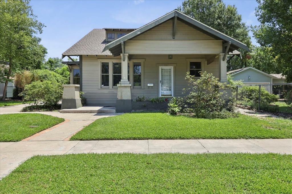 Property Photo: 507 W Orange Avenue TX 77630