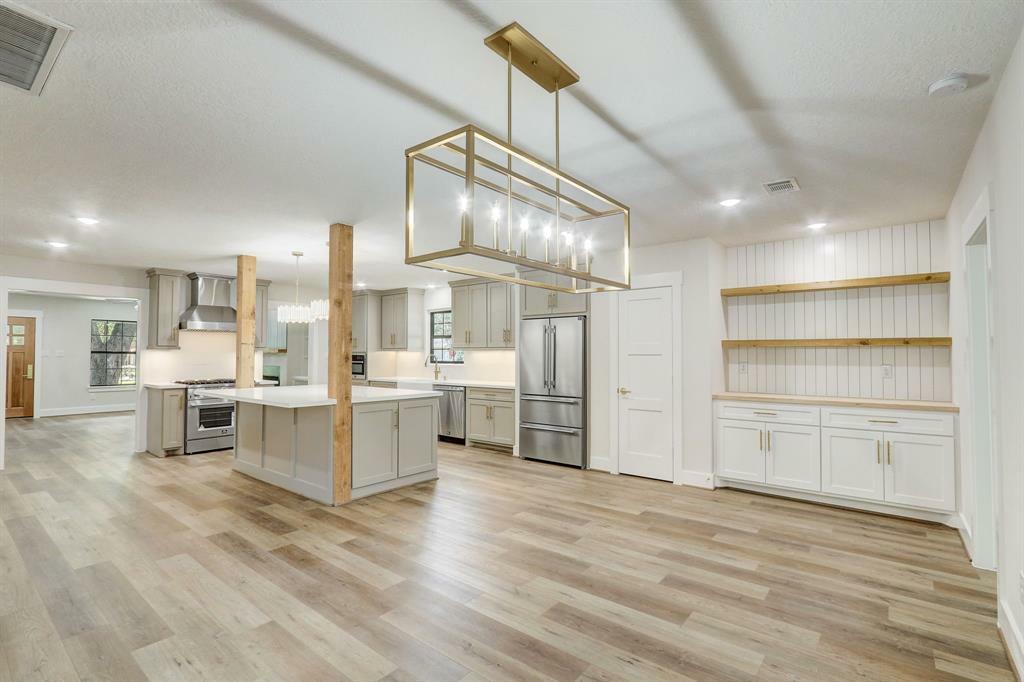 Property Photo:  707 N Main Street  TX 77535 