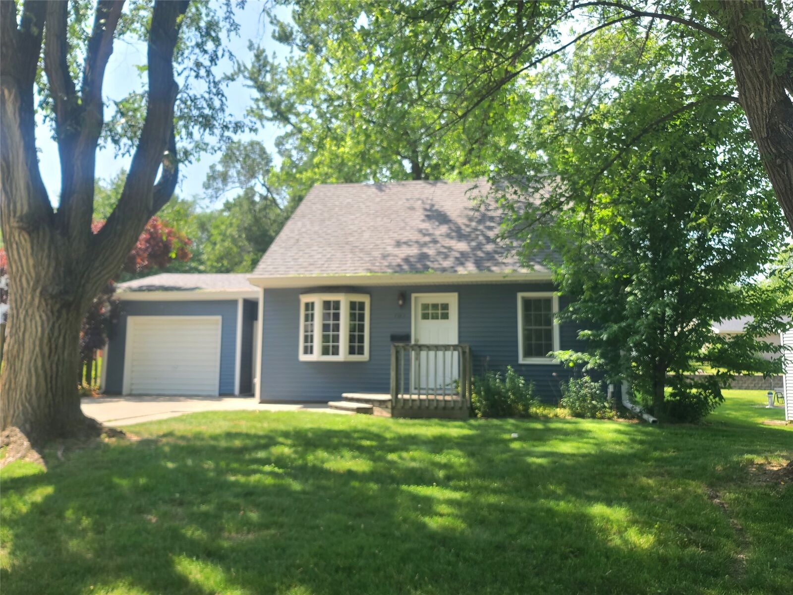 Property Photo: 707 E 27th Street S IA 50208